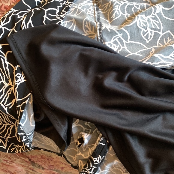 Beautiful black dress, with white floral design, smoke & pet free home - Picture 8 of 11